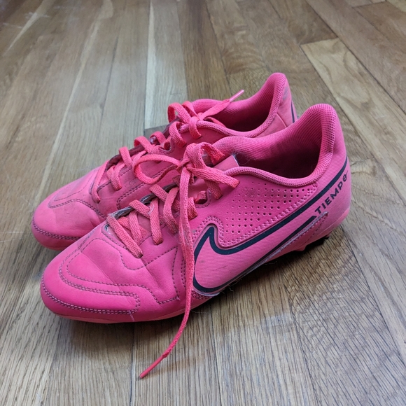 Nike Tiempo Girls soccer cleats 4.5 - Picture 2 of 3